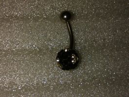 bauchnabel piercing,,,mit zwarovzki,,,schwarz und weiss