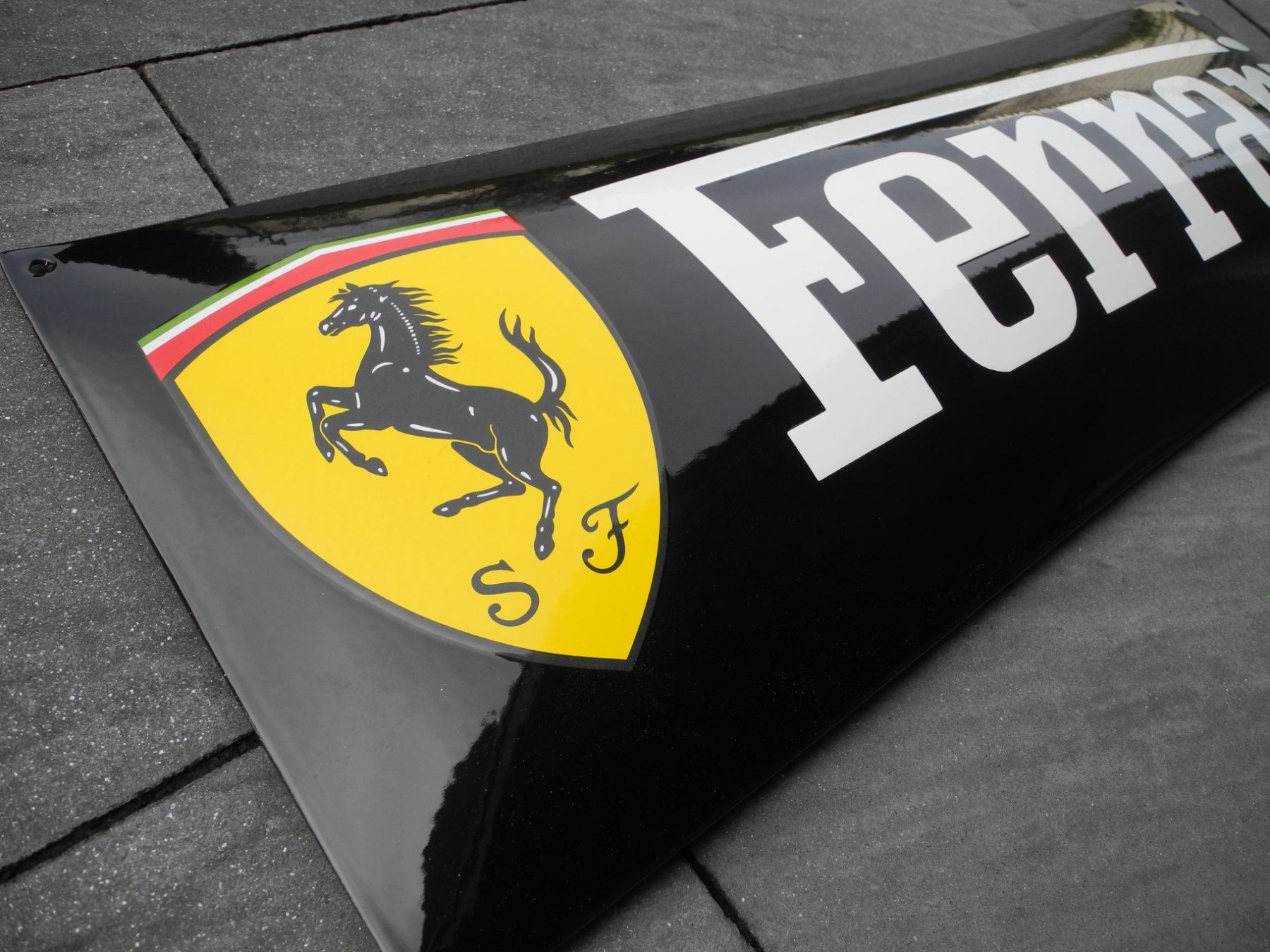 Ferrari Insegne: XL FERRARI EMAILSCHILD – Usato da Reinach AG venduto da Huckleberrysix 1