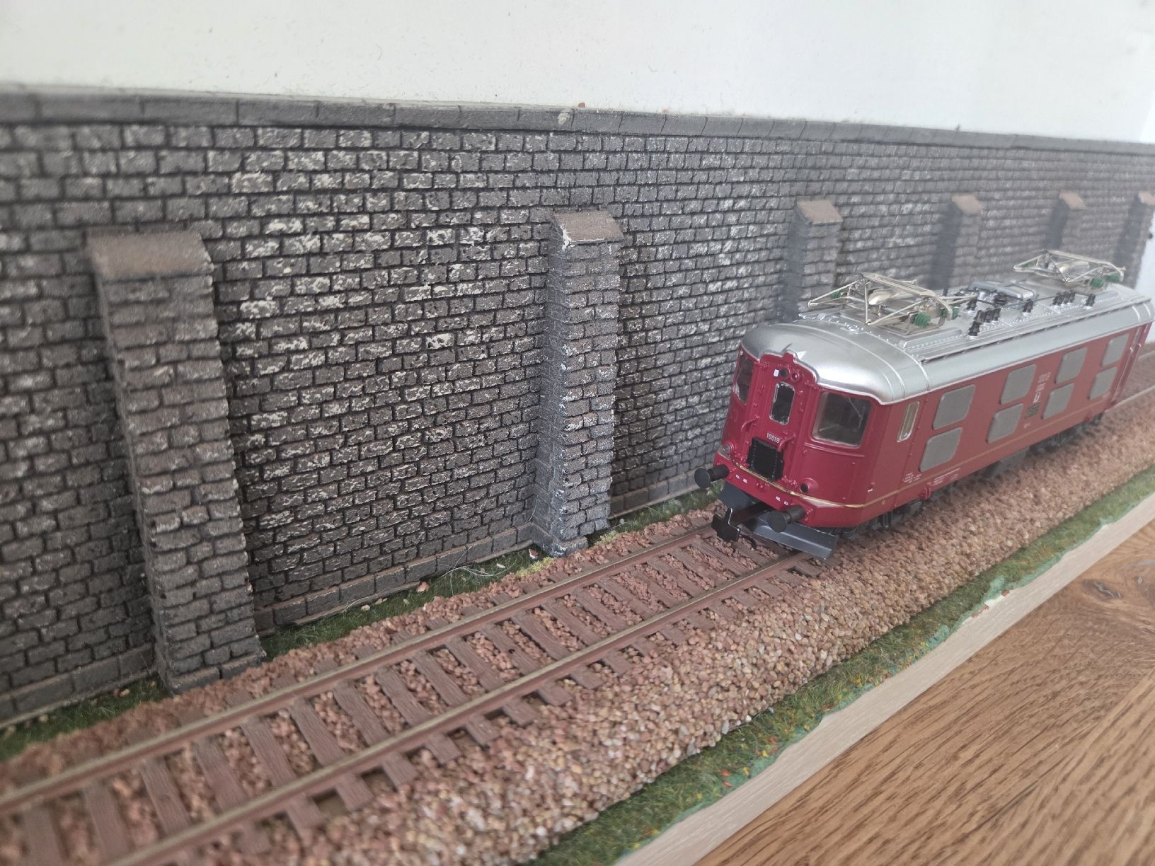 Hag Modellini di ferrovie: HAG Re 4/4 I rot N.E.B. – Usato da Berikon venduto da Jocyalga 2