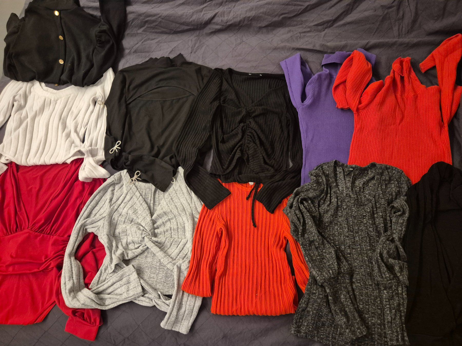 Lotti di vestiti: 11 Damenpullover Paket, verschiedene Farben, Grösse S/M – Usato da Glattfelden venduto da Jenoptik
