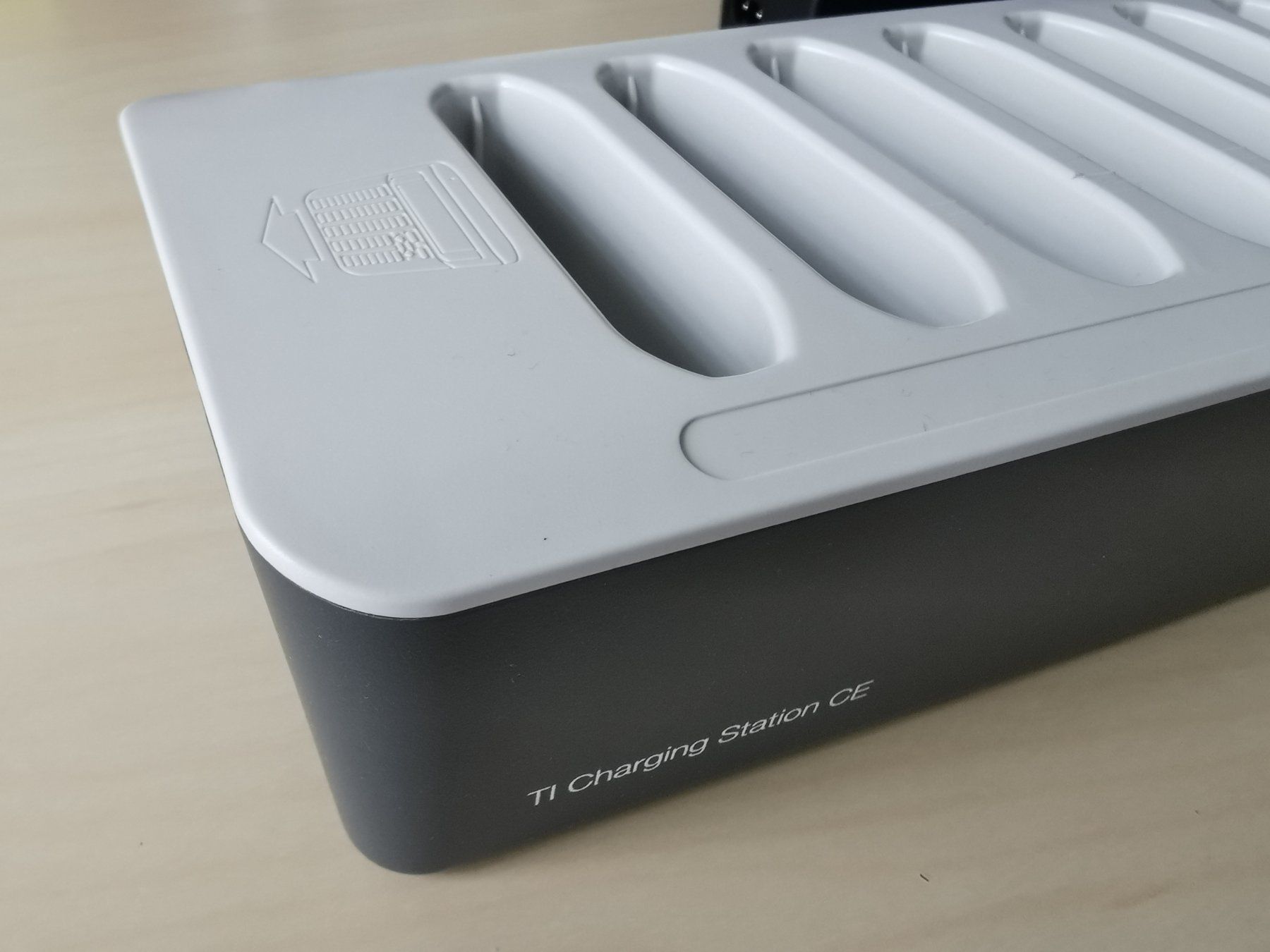 Caricabatterie: Texas Instruments Ladestation TI-84 Plus CE 84CEDS/PWB/11E1 – Nuovo (secondo la descrizione) da Zürich venduto da ms993 1