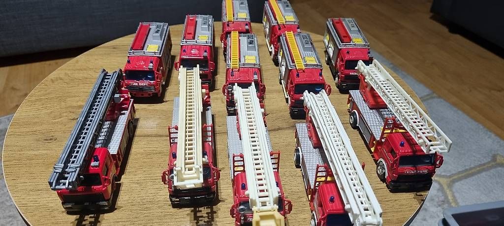 Modellini d'auto: Feuerwehr pro Stück – Usato da Landquart venduto da Predi91 1