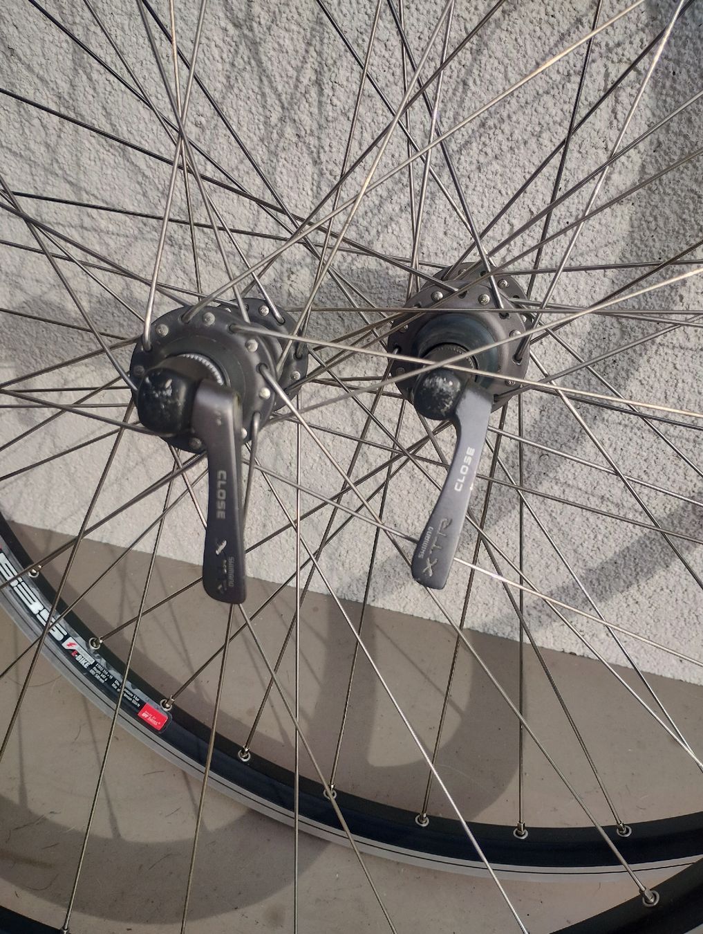Pezzi di ricambio: Shimano XTR Laufradsatz 26" neu eingespeicht – Usato da Oetwil am See venduto da Kukuxumusu 4