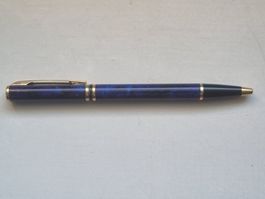 Stylo bille Waterman,  bleu marbré, le pas de vis défectueux