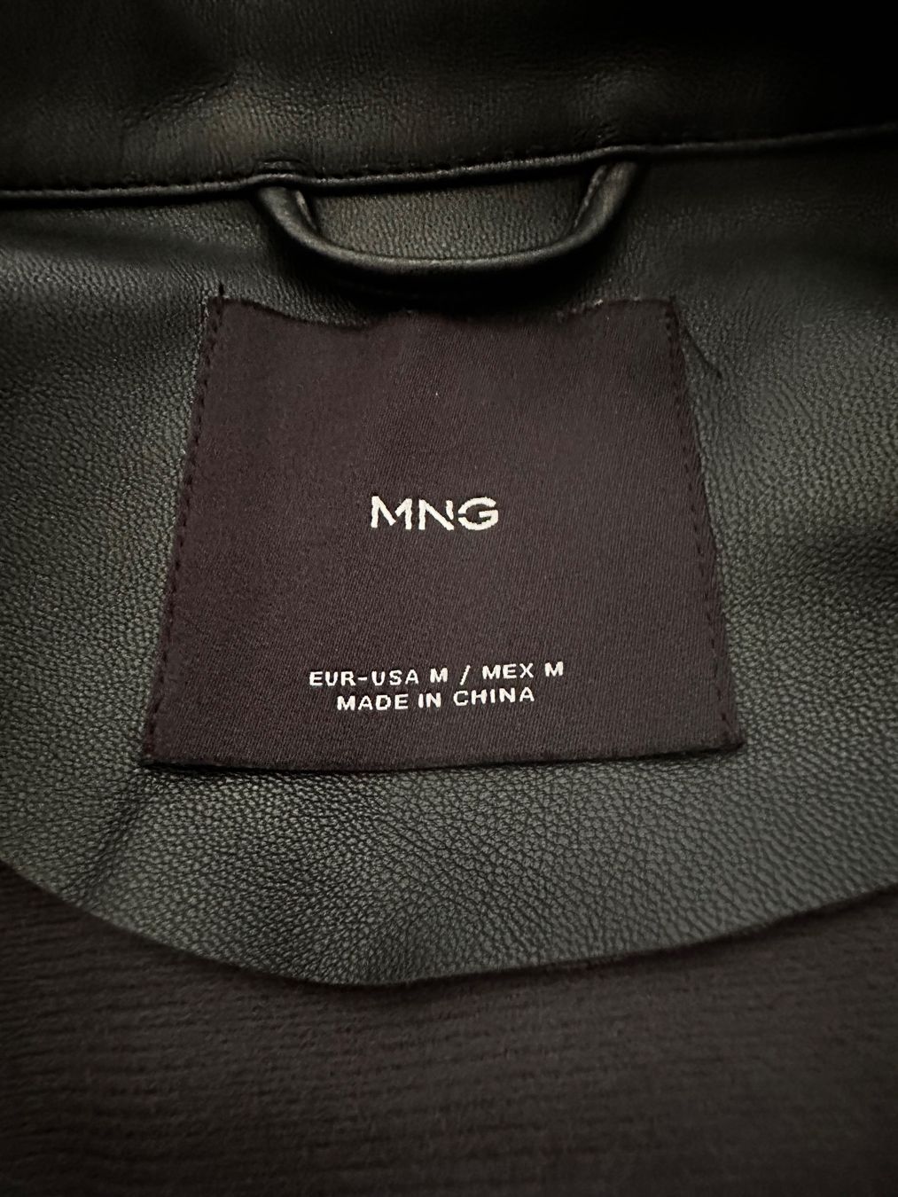 Mango Giacche: Schwarze Kunstlederjacke mit Fransen von Mango, Grösse M – Usato da Haldenstein venduto da enie123 4