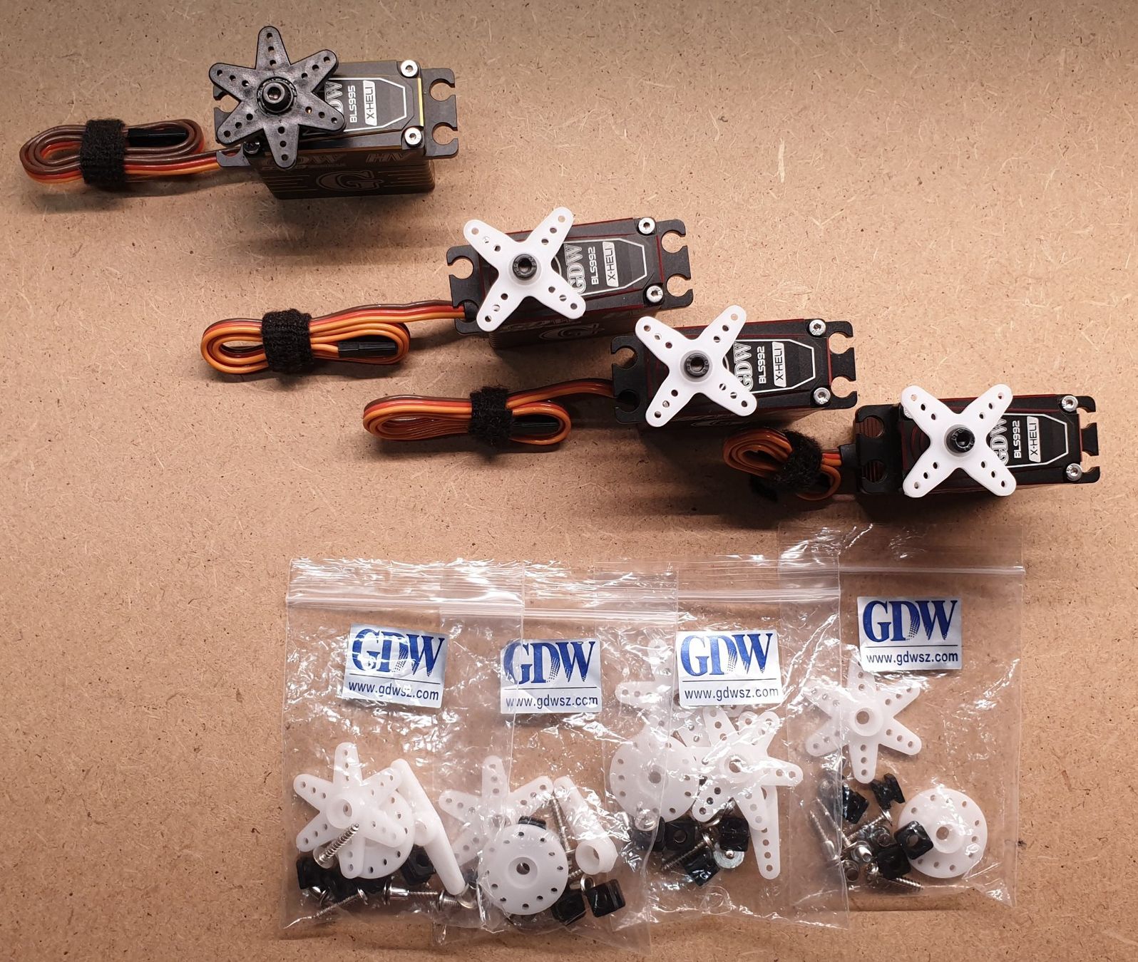 RC Kits de montage: GDW Heli Servos Set – Neuf (Voir description) à Ohmstal par p-51d 1