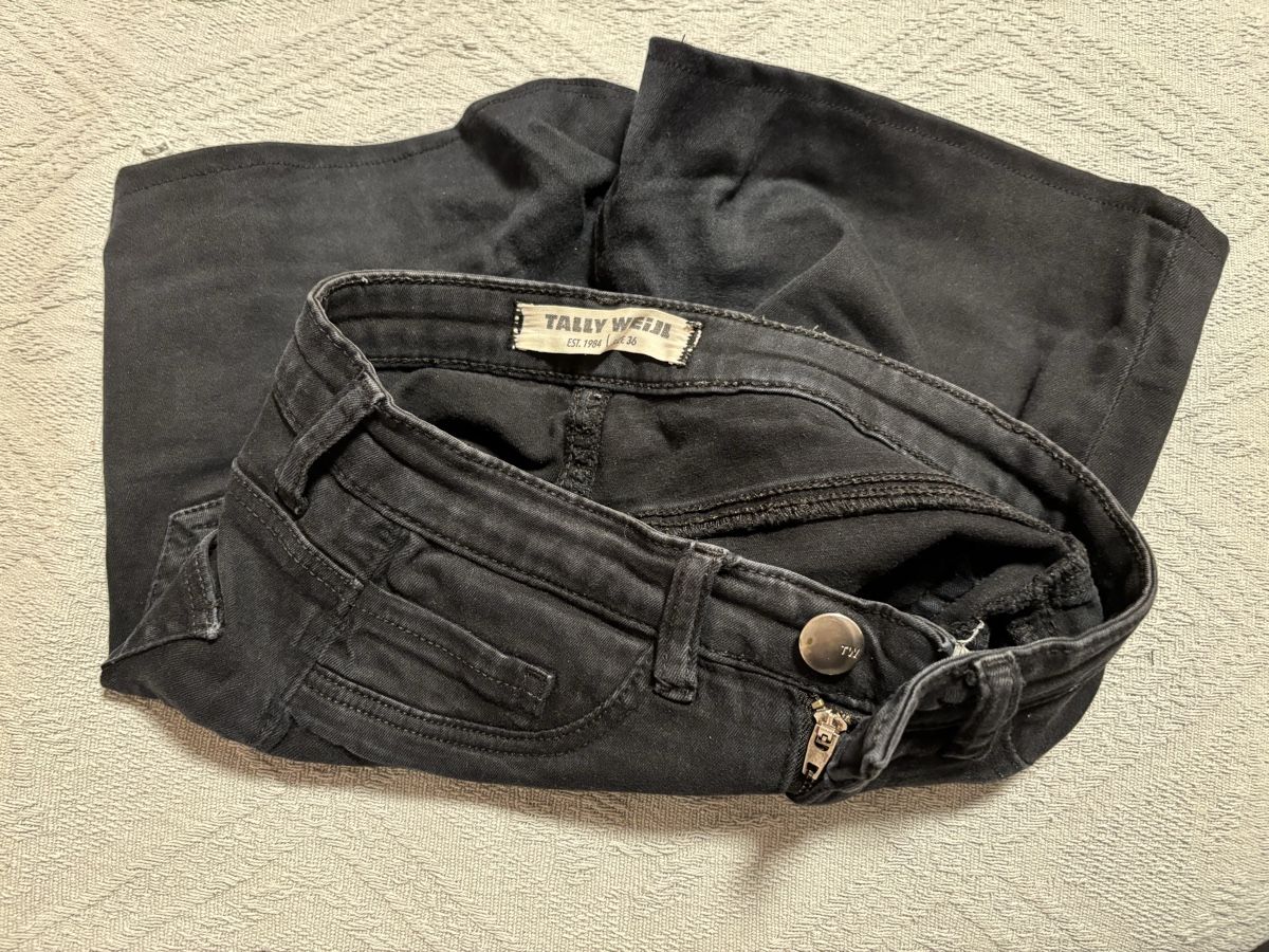 Tally Weijl Pantaloni: Kurze schwarze Hose 36 – Usato da Kesswil venduto da Branca-01 3