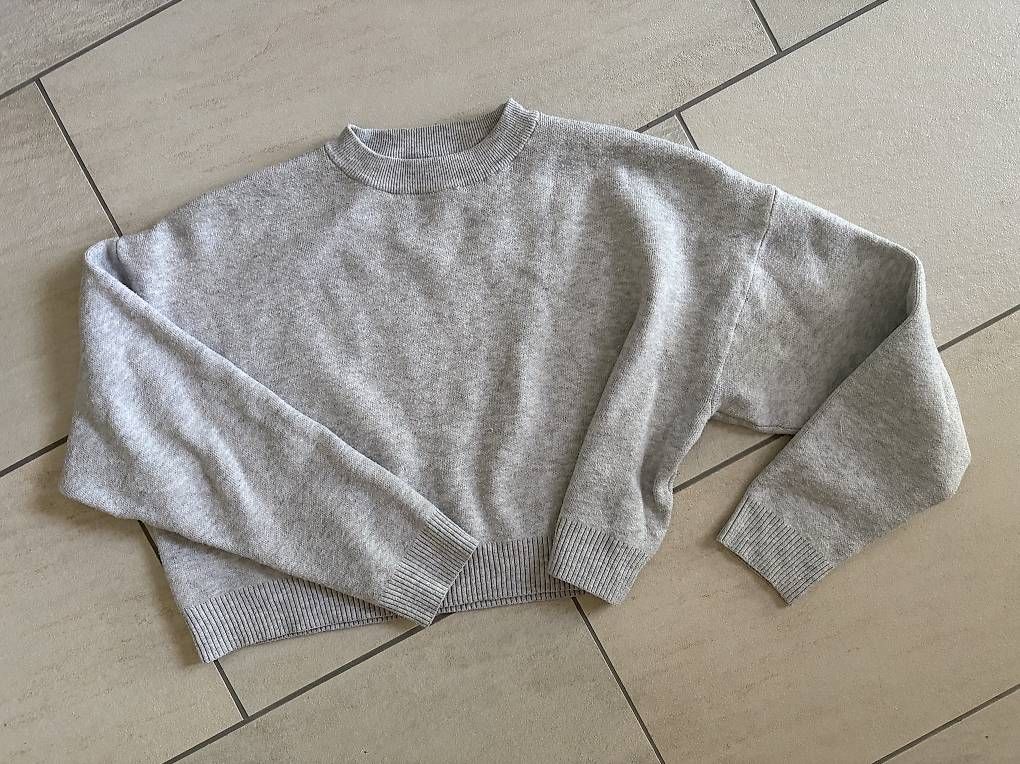 Pulls & Sweat-shirts: Pullover von Bershka – D'occasion à Niederhasli par log_5ffv