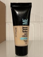 Maybelline Fit Me! Matte+Poreless Foundation, 110