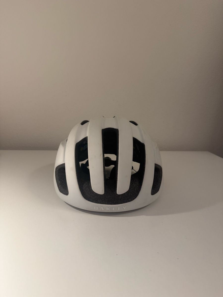 Oakley Caschi: Oakley Rennrad Helm Weiss – Usato da Stallikon venduto da aur_l5ng