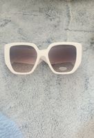 Trendige Sonnenbrille in Weiss - der perfekte Sommerlook!