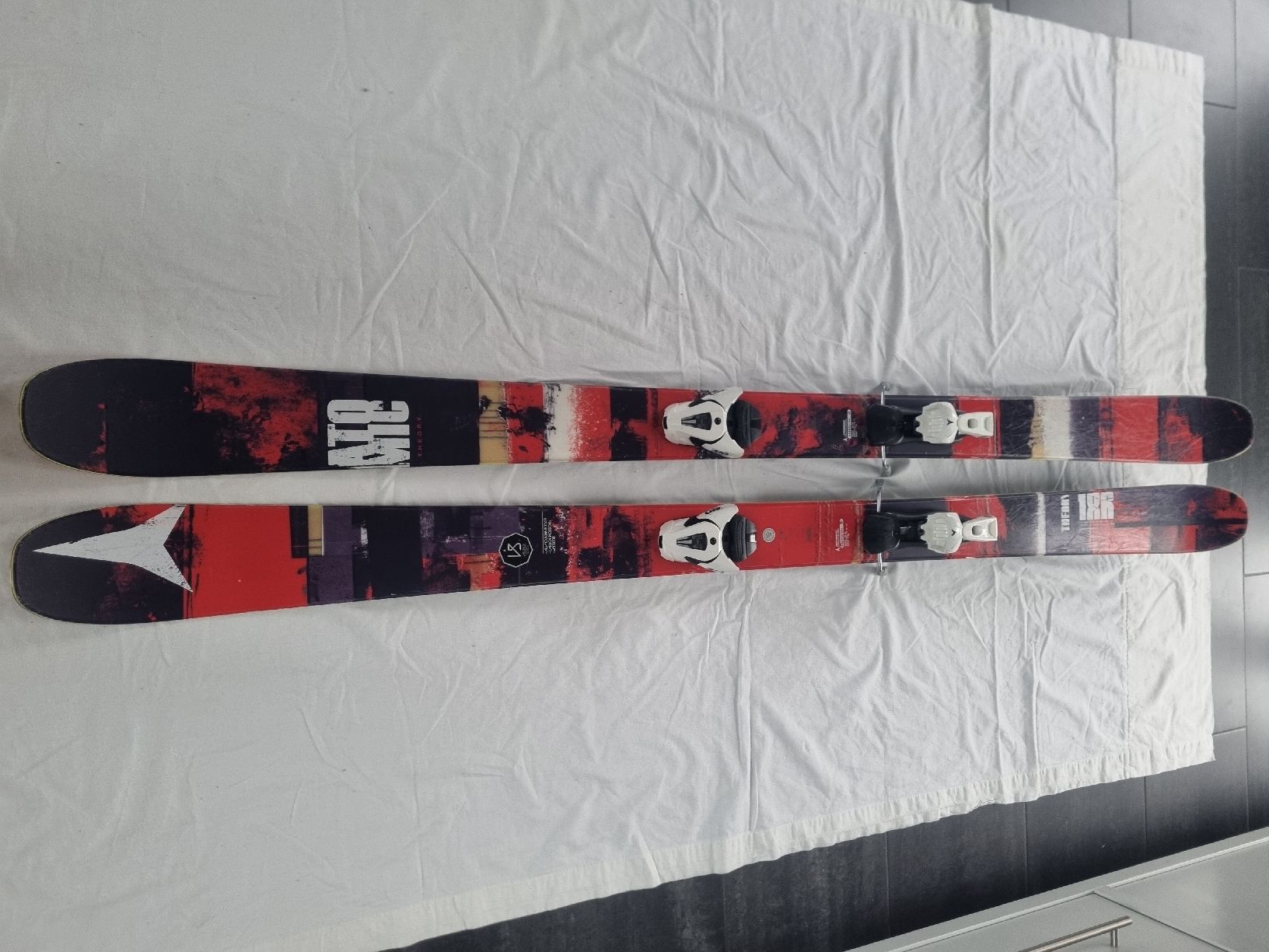 Atomic Sci: Atomic Theory Powder & Freeride Ski, 186cm – Usato da Wünnewil venduto da Utan8