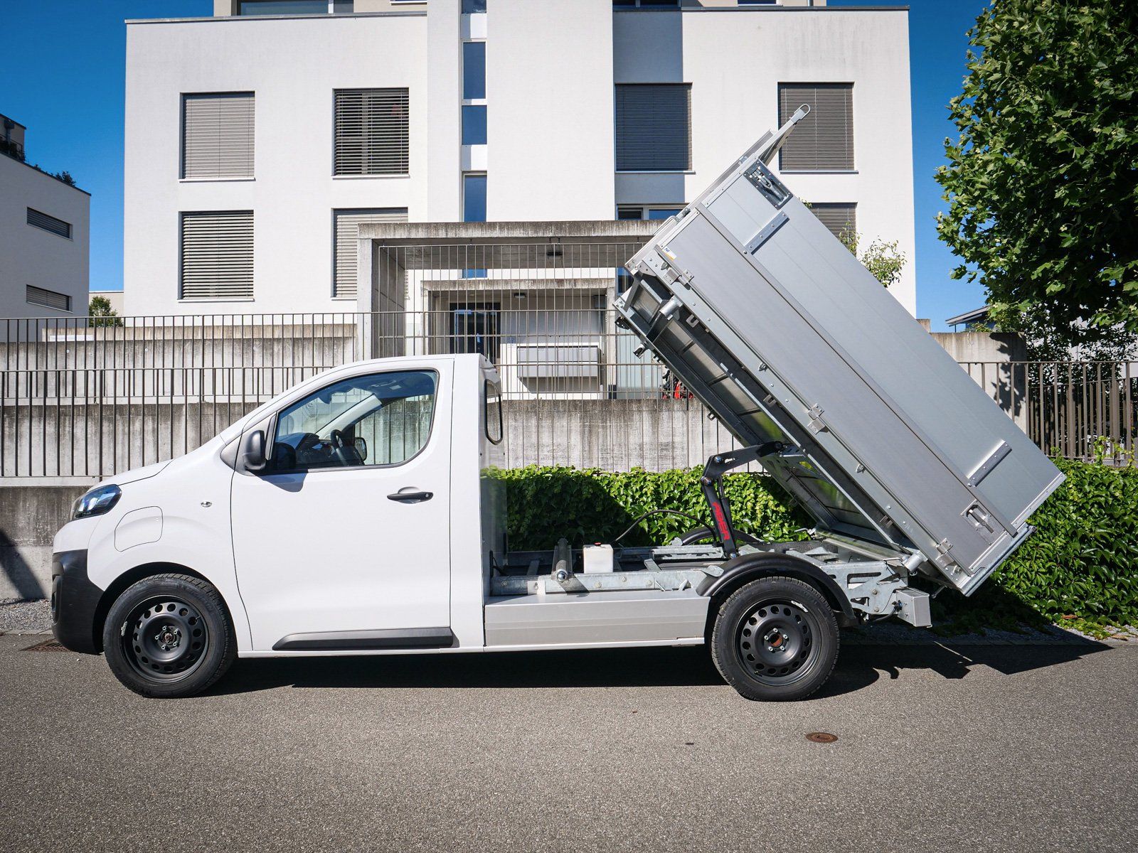 Citroën Nutzfahrzeuge: CITROEN e-Jumpy M Swiss Edition 75kWh (Plattform) – Neu und originalverpackt aus Wangen an der Aare von ArivaGmbH 4