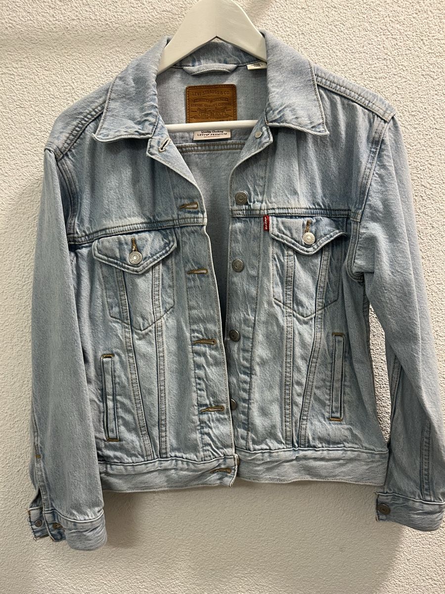 Levi's Jacken: Levi's Jeansjacke hellblau Grösse XS – Gebraucht aus Frauenfeld von heyLani