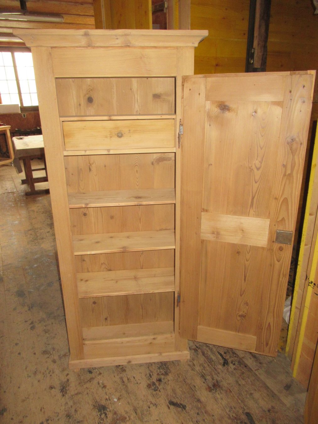 Armadi: Schrank (Tanne/183) – Usato da Berg SG venduto da Pizza58