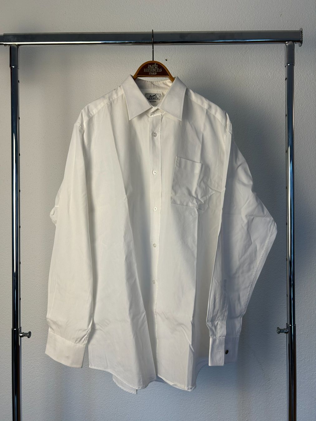 Hermès Hemden: Hermès White Button Up Shirt – Gebraucht aus Bern von kurtikobolt74