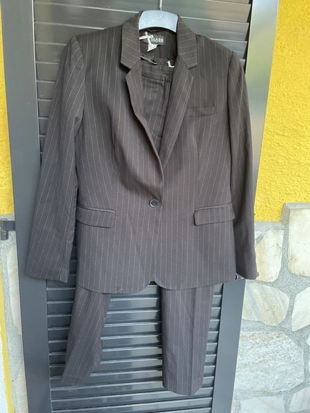 Completi & Tailleur: Damen Anzug schwarz gestreift 40 – Usato da Bergdietikon venduto da antovale
