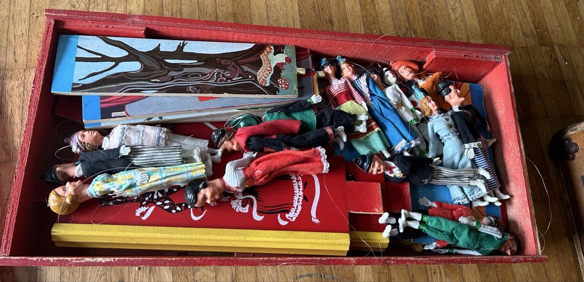 Jouets: Altes Puppentheater  – D'occasion à Hochfelden par larson27 8