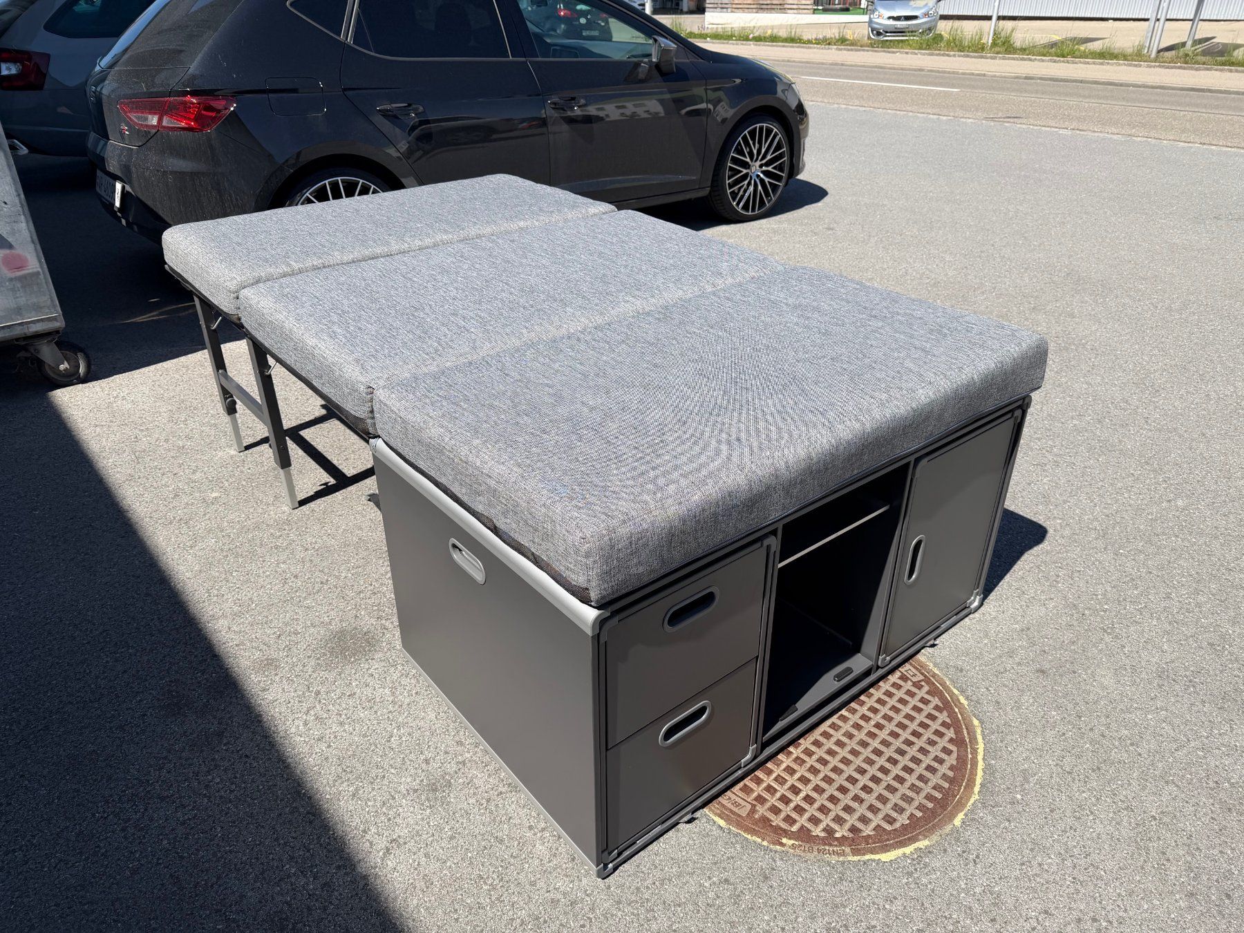 Cucine complete: Camping Box  mit Küche, Matratze und Tisch – Usato da Gossau SG venduto da Chstraub