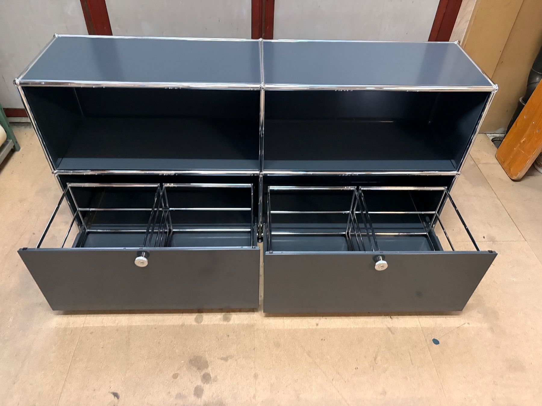 USM Scaffali: USM Haller Sideboard Anthrazit mit Schubladen – Usato da Hellbühl venduto da copy-swiss 1