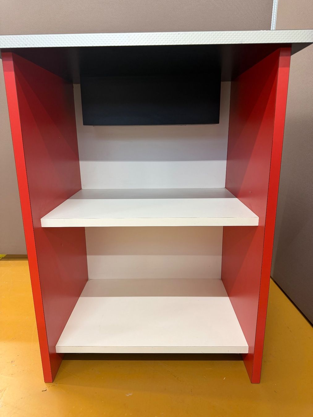 Commodes: Ausstellungsmöbel – D'occasion à Dietlikon par ComdatAG 2