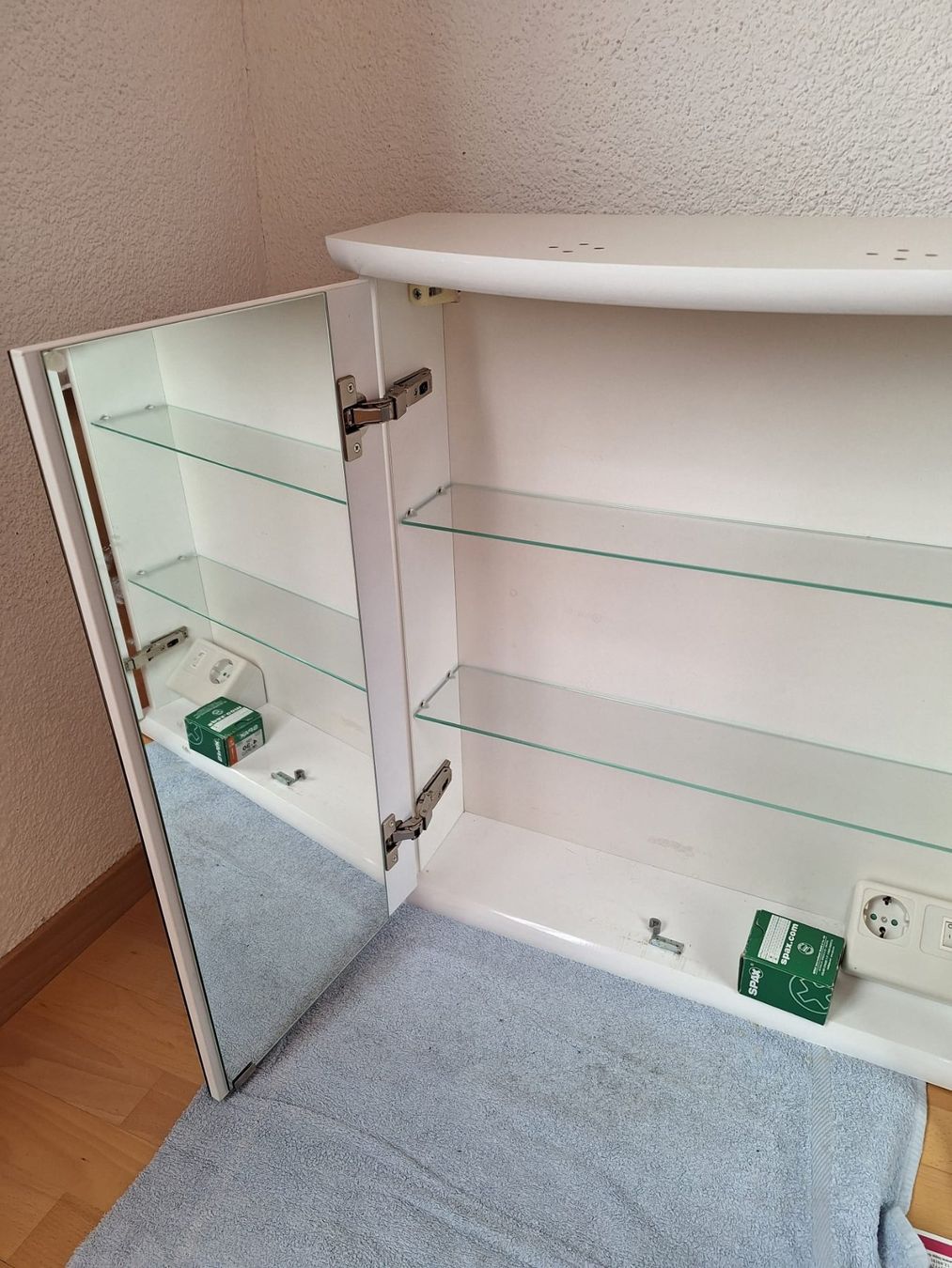 Armadietti a specchio: Spiegelschrank – Usato da Kreuzlingen venduto da pas_9vzh 2