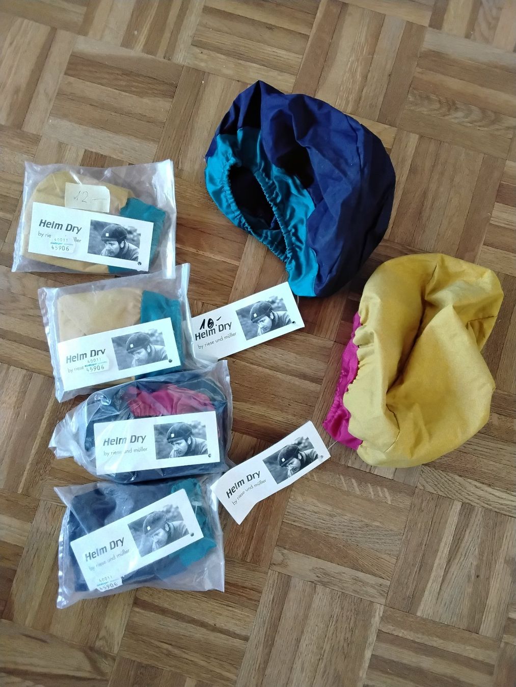 Caschi: Oldschool Regenschutzhabe Helm Dry Riese & Müller – Nuovo e nell'imballaggio originale da Lohn-Ammannsegg venduto da analogis