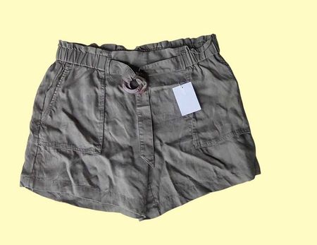 Neue Shorts Damen Gr. 42  - Sommerhit!