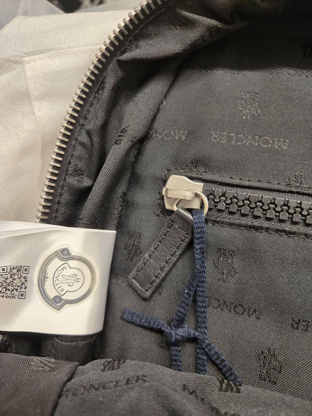 Moncler Zaini: Moncler Rucksack Blau Neu – Nuovo (secondo la descrizione) da Küsnacht ZH venduto da LuxuryBroker 4