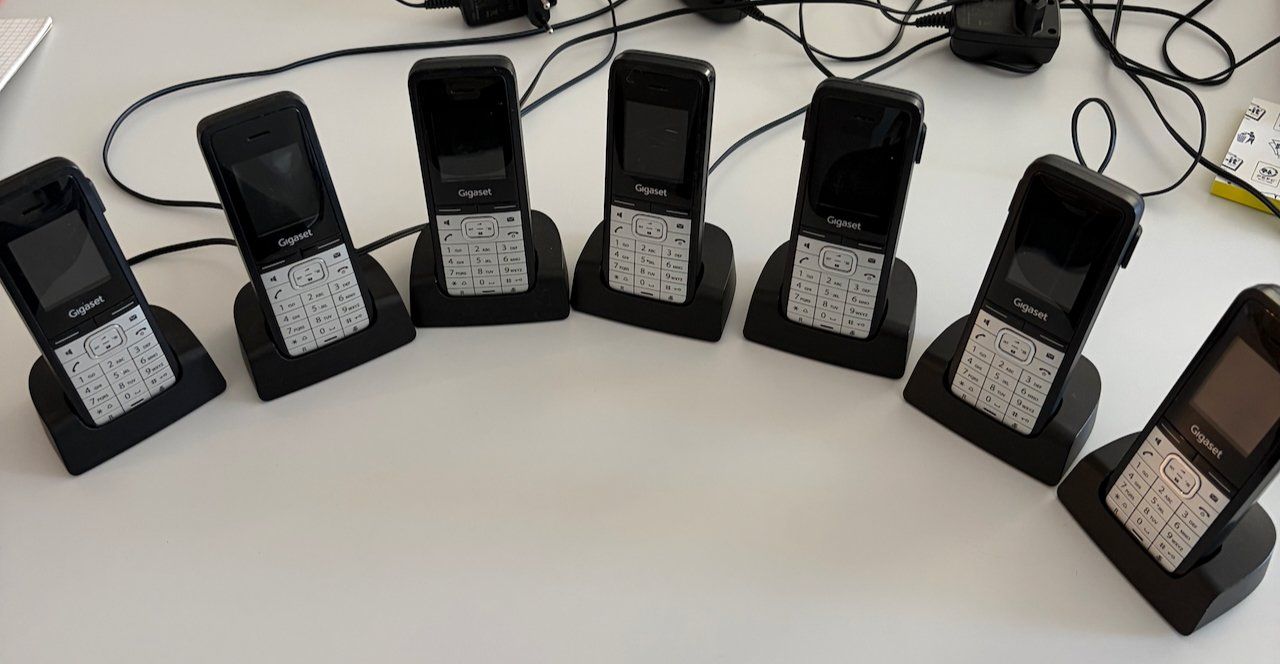 Gigaset Telefoni: 7 x Gigaset SL610H Pro mit Ladestation – Usato da Zürich venduto da Libraco 2