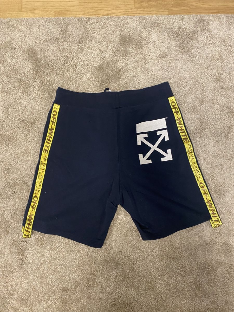 Off-White Pantaloni: Off White Shorts Gr. L – Usato da Brüttisellen venduto da xe_m 1