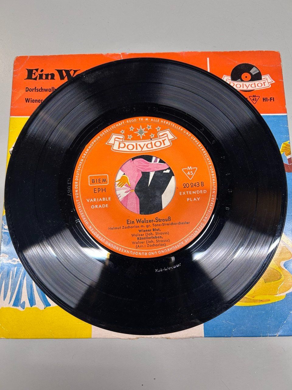 Dischi in vinile: 45 giri "Ein Walzer-'Strauß'", pubblicato nel 1958 – Usato da Giubiasco venduto da LorisVale 1