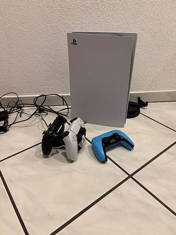 Consoles: Playstation 5 mit Disc – D'occasion à Bottighofen par FlorinT00 3