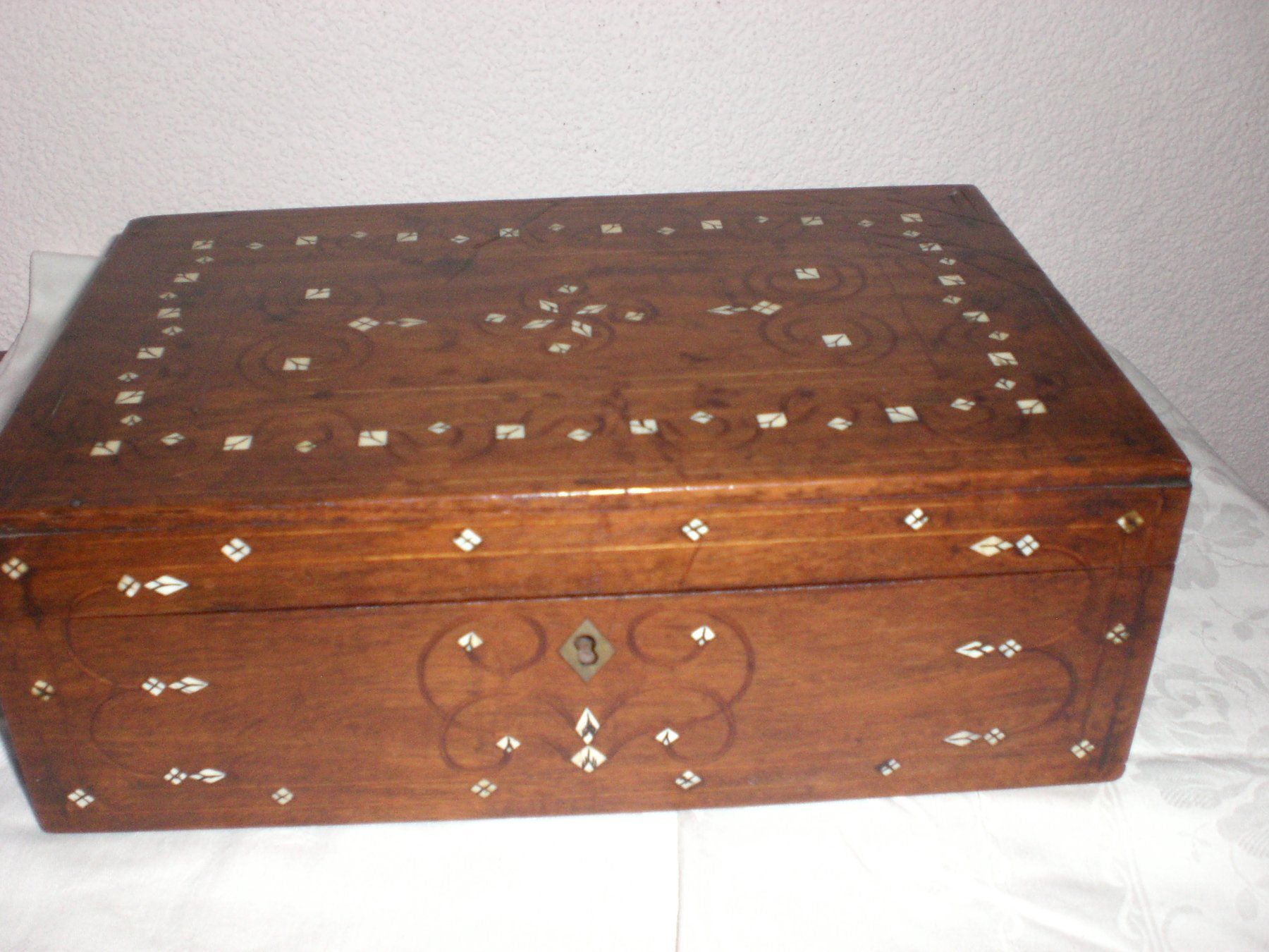 Articoli in legno: Antike Holzschatulle mit IntarsienElfenbein – Usato da Frasnacht venduto da Ladymax 4