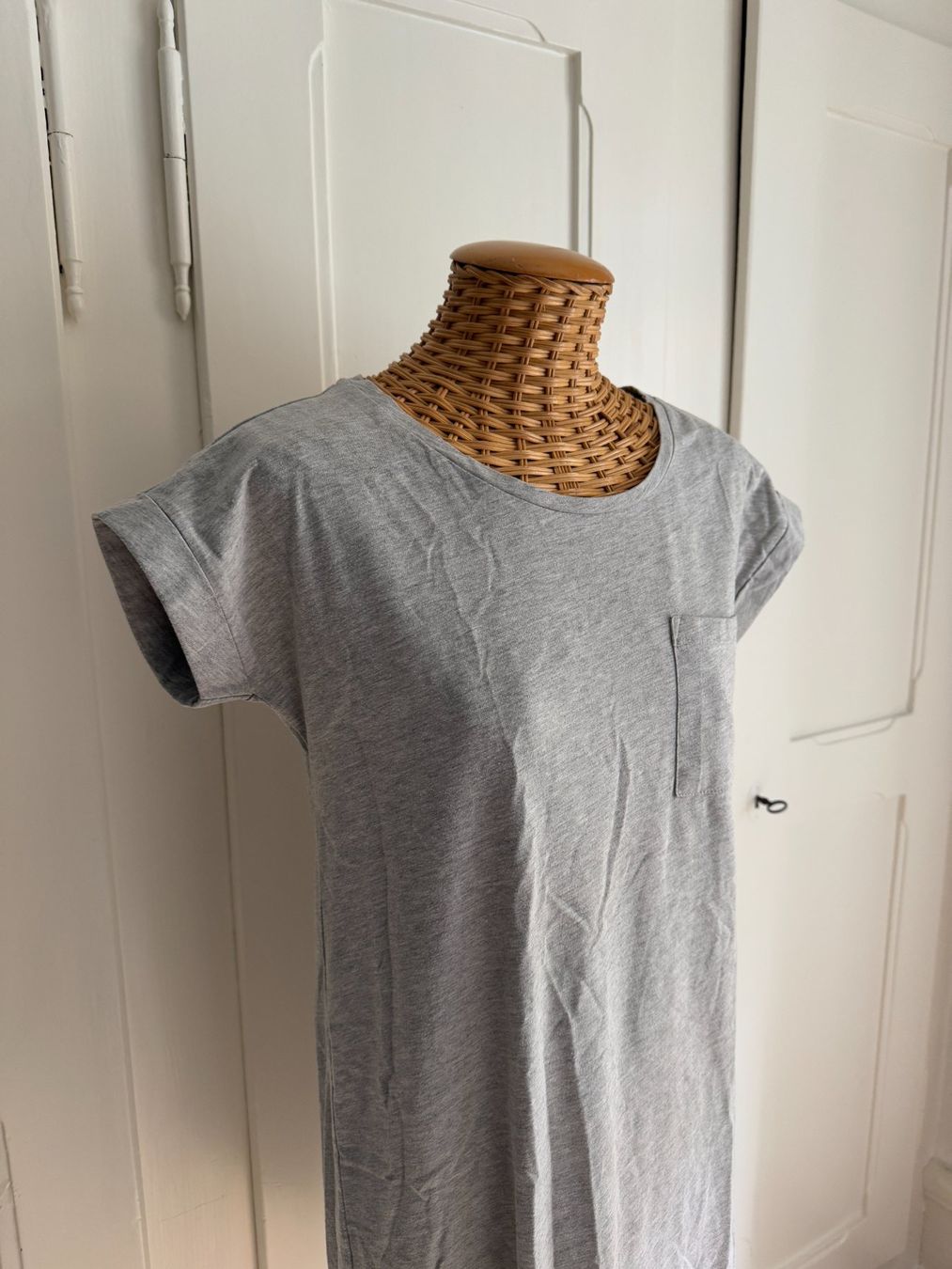 Vila Robes: VILA - T-Shirt Kleidchen hellgrau XS – D'occasion à Zürich par Diazaio 1