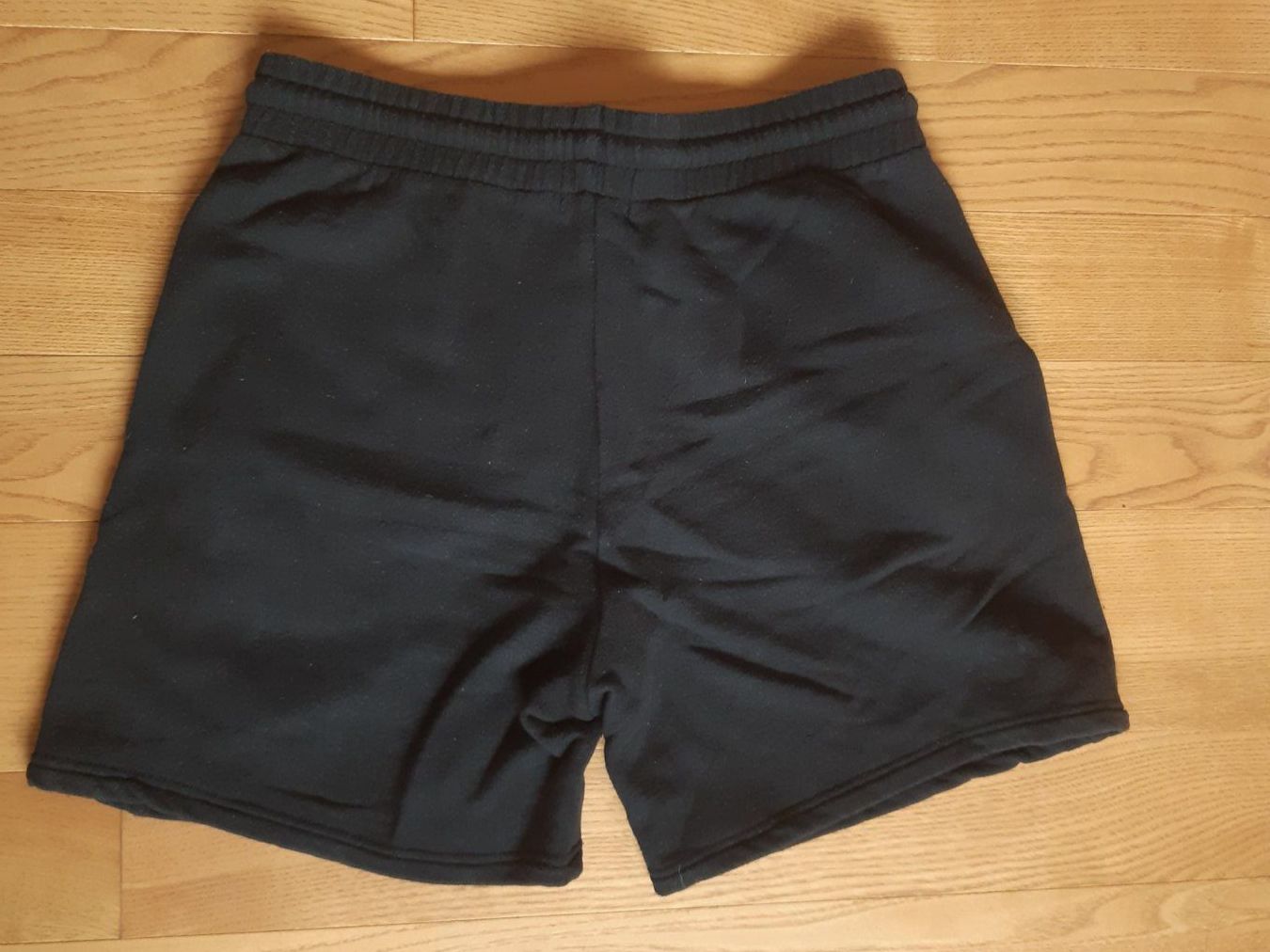 Pantalons: schwarze Shorts, UGG, Grösse S – D'occasion à Schötz par irinananna 1