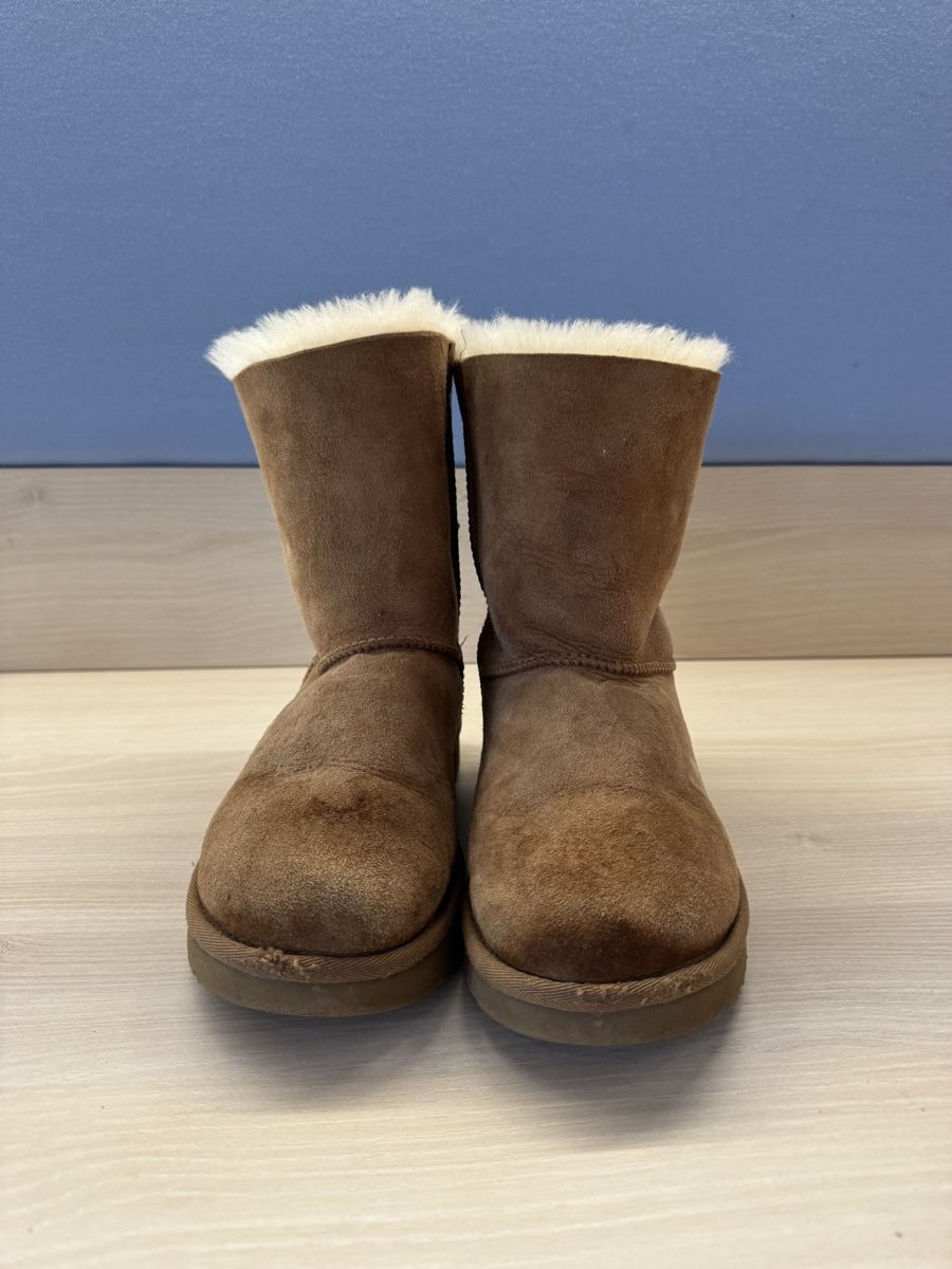 Ugg Scarpe da donna: Brown UGG Boots with Bows - Cozy Winter Essentials! – Usato da Clarens venduto da Ian_calvin 2