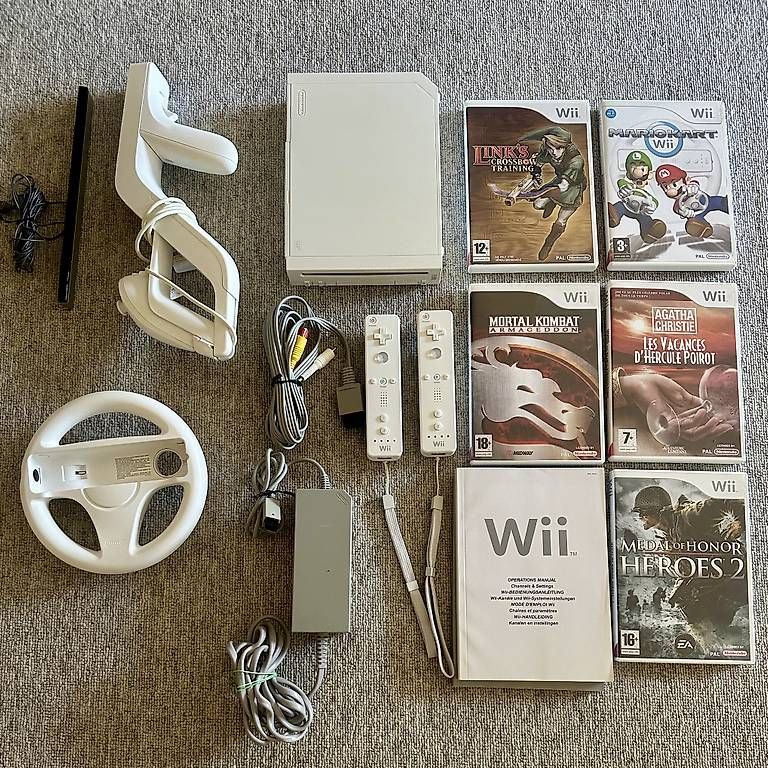 Consoles: Nintendo Wii complète + 5 jeux + accessoires – D'occasion à Epalinges par mr.siegal
