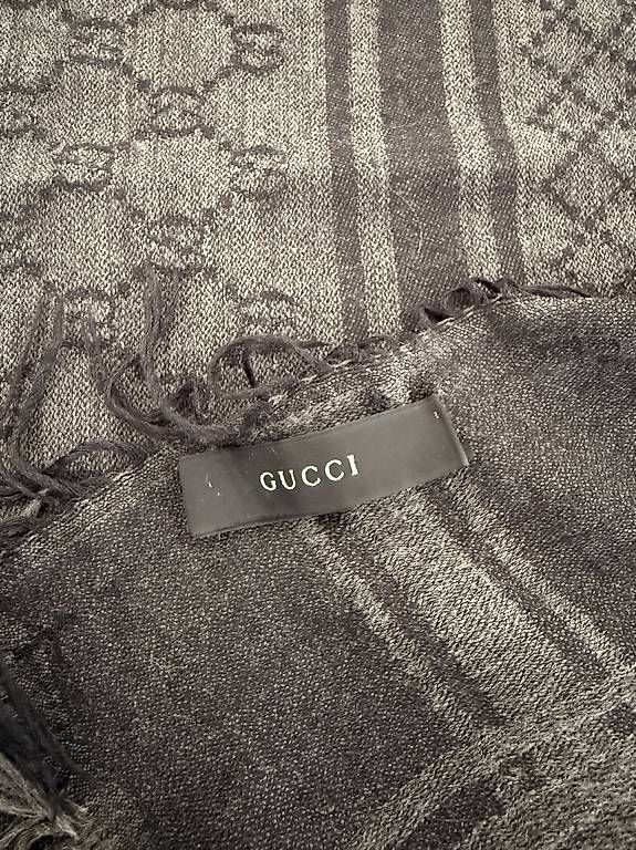 Gucci Foulard & Sciarpe: Gucci quadratischer Wollschal  Grau – Usato da Zürich venduto da My_little_boutique 2