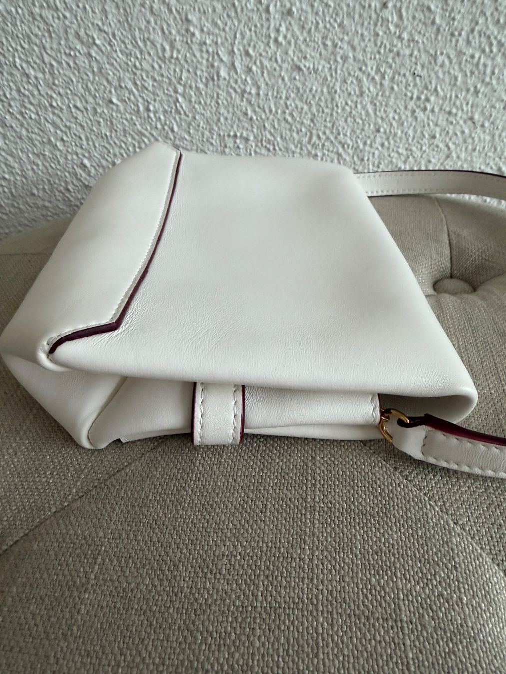Victoria Beckham Borse da donna: Victoria Beckham Mini Chain Pouch Bag In White – Usato da Wädenswil venduto da Alice_style 3