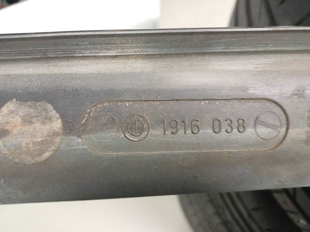Tutti pezzi di ricambio auto: Aileron Bmw E30 – Usato da Morges venduto da enz_9g2k 2