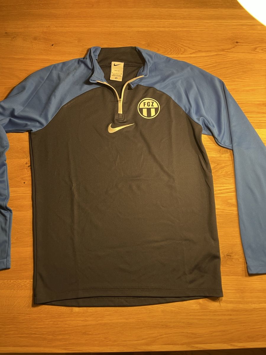 FCZ Pullover & Sweatshirts: Trainingsoberteil FC Zürich – Gebraucht aus Ballwil von chieffzz