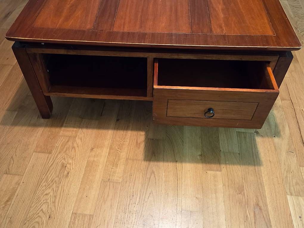 Tische: Super table de salon avec espace pour rangement – Gebraucht aus St-Sulpice VD von realko 1