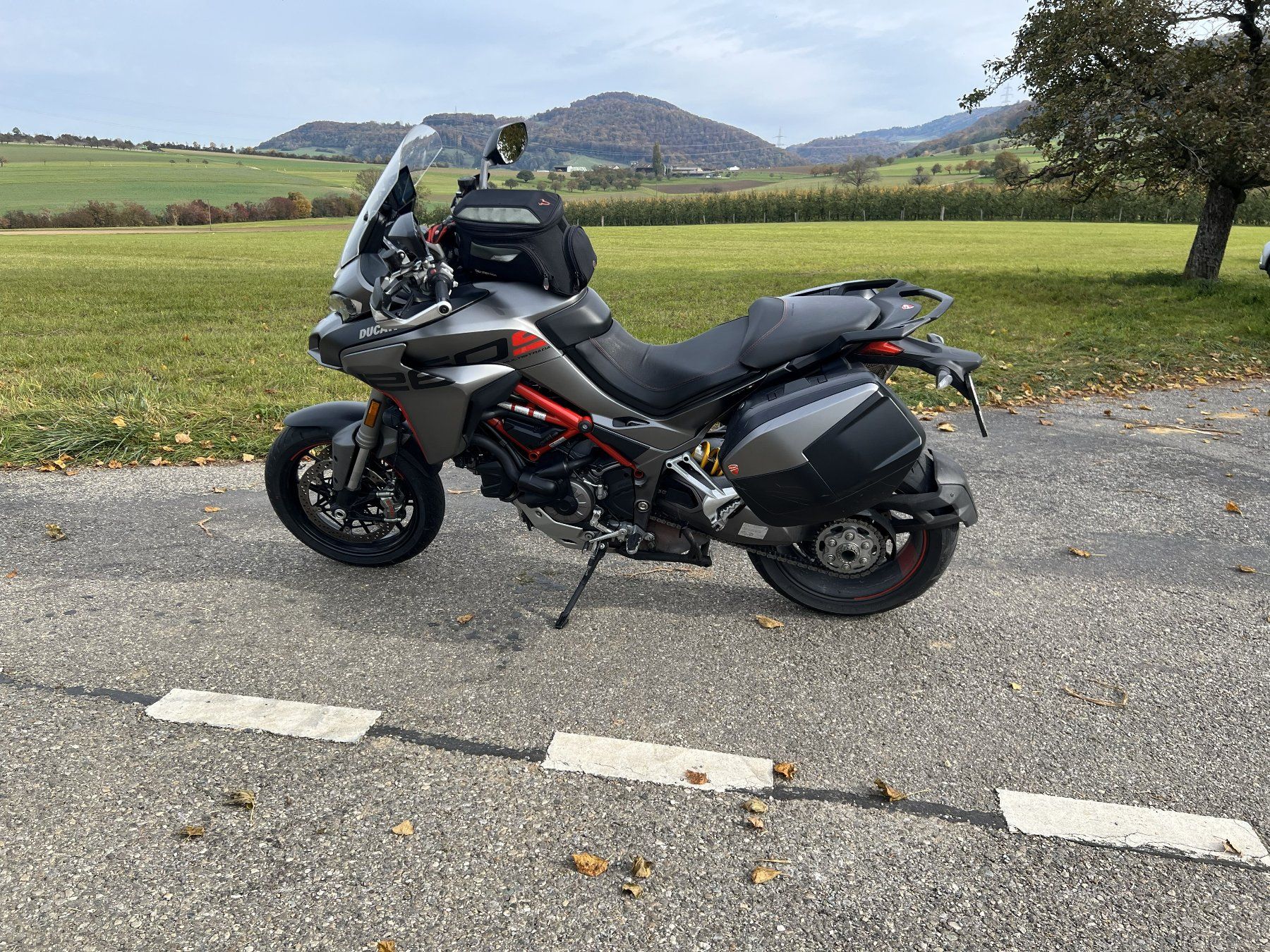 Ducati Touring: DUCATI Multistrada 1260 S Grand Tour – Gebraucht aus Zürich von Varaderov1