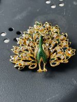 Pfauen Brosche mit vielen Kristallen, Vintage ...