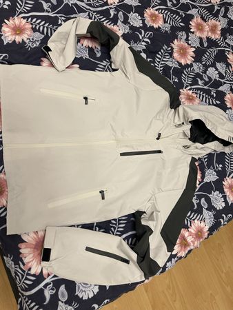 Jacke Grösse S 100% Polyester neuwertig