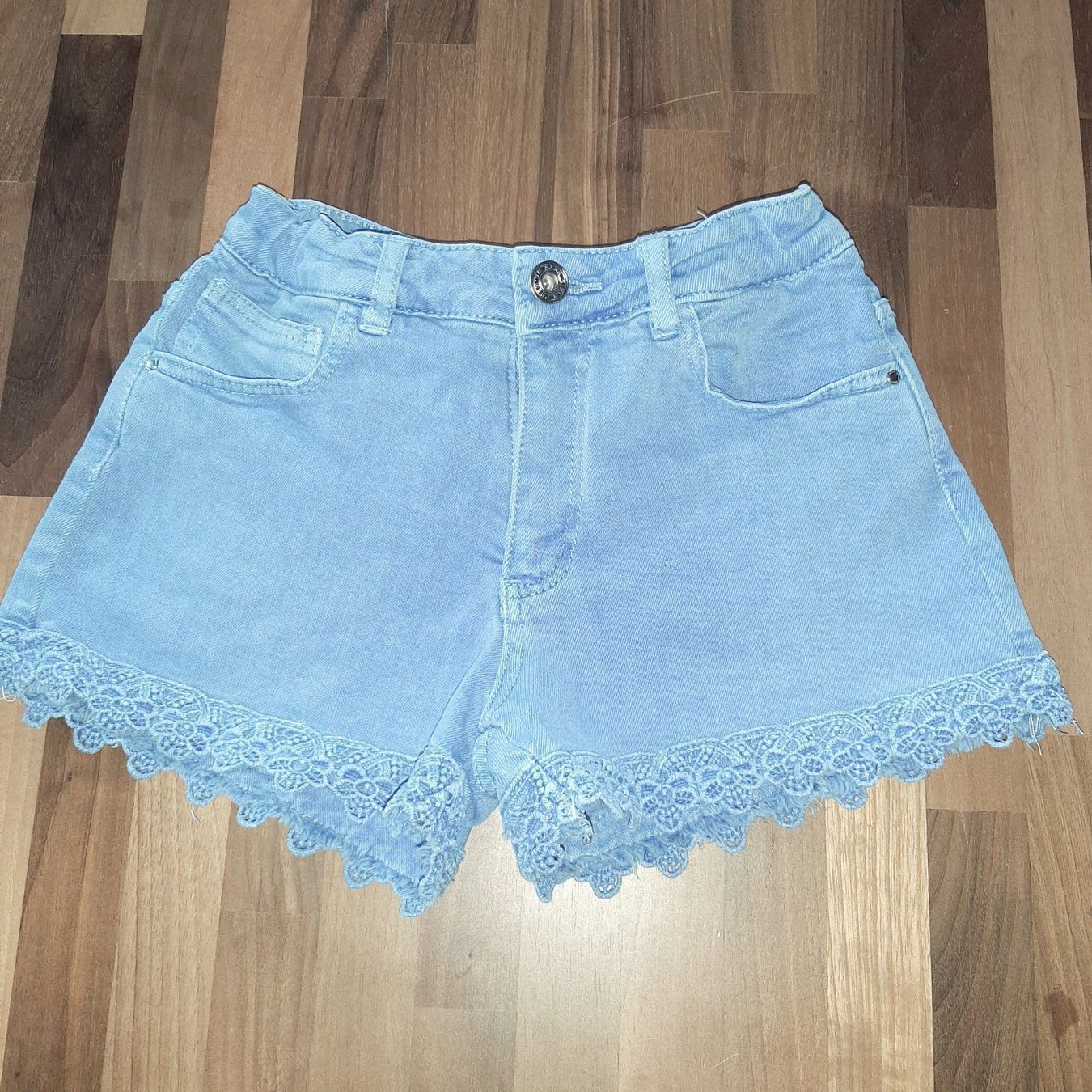 Zara Pantaloni: Shorts von ZARA, Grösse 134 – Usato da Niederscherli venduto da 20sydney02