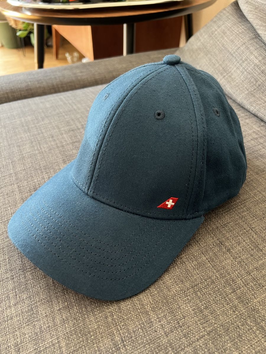 Copricapi, berretti & cappellini: Elegante blaue Baseballkappe mit Schweizer Flagge – Nuovo (secondo la descrizione) da Zürich venduto da Zurich_TimeCapsule