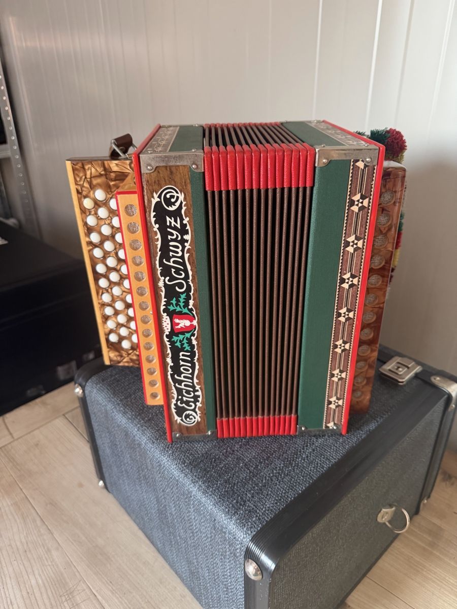 Eichhorn Instruments de musique: Schwizerogeli Eichhorn  – D'occasion à Muhen par MiGeiss64 2