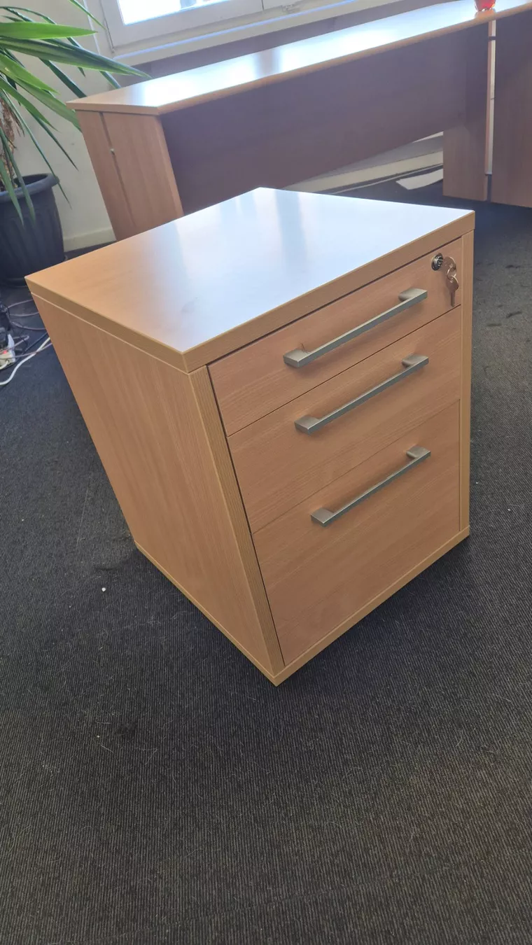 Schreibtische: Bürotisch in Holzoptik – Gebraucht aus Basel von Muck10 2